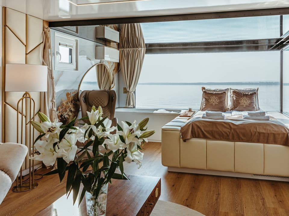 Zdjęcie 1 z galerii HT Houseboats – Domki na Wodzie